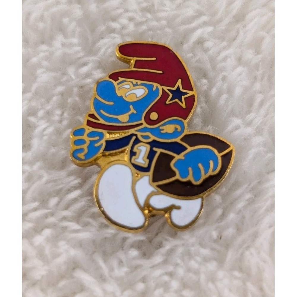1983 Smurfs Football Pin Wallace Berrie Peyo‎ Taiwan Vintage Enamel Lapel Pin